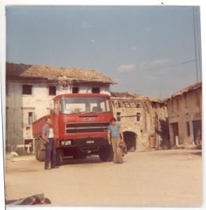 40 ANNI TERREMOTO FOTO MELESI CAMION